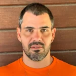 Juliano Cazarré contesta sugestão de pausa na carreira e enfatiza rotina de trabalhador comum